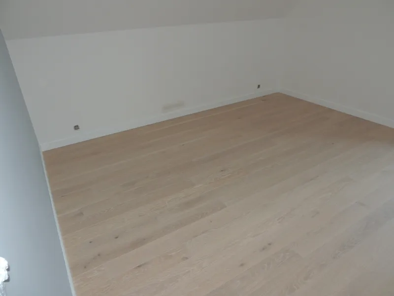 Parkiet panele orzech - zdjęcie 13