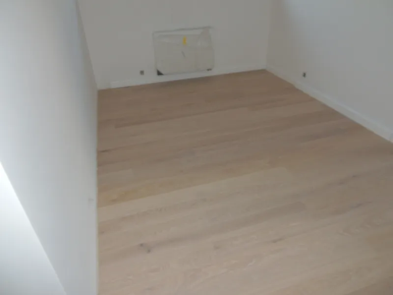 Parkiet panele orzech - zdjęcie 15