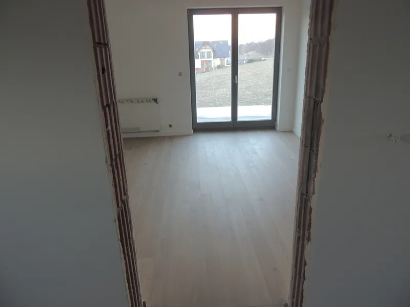 Parkiet panele orzech - zdjęcie 17