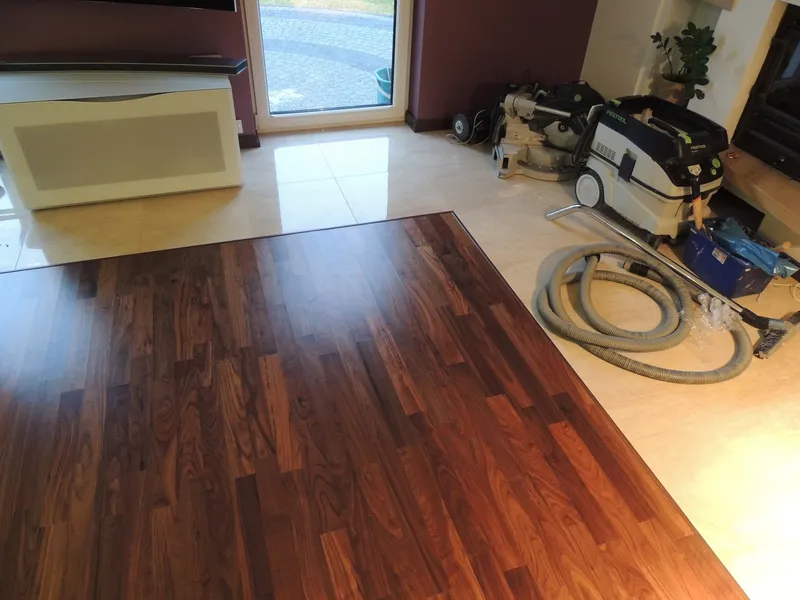 Parkiet panele ciemne - zdjęcie 2