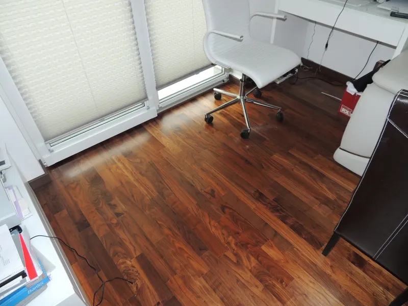 Parkiet panele ciemne - zdjęcie 4