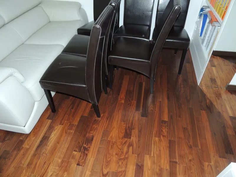 Parkiet panele ciemne - zdjęcie 5